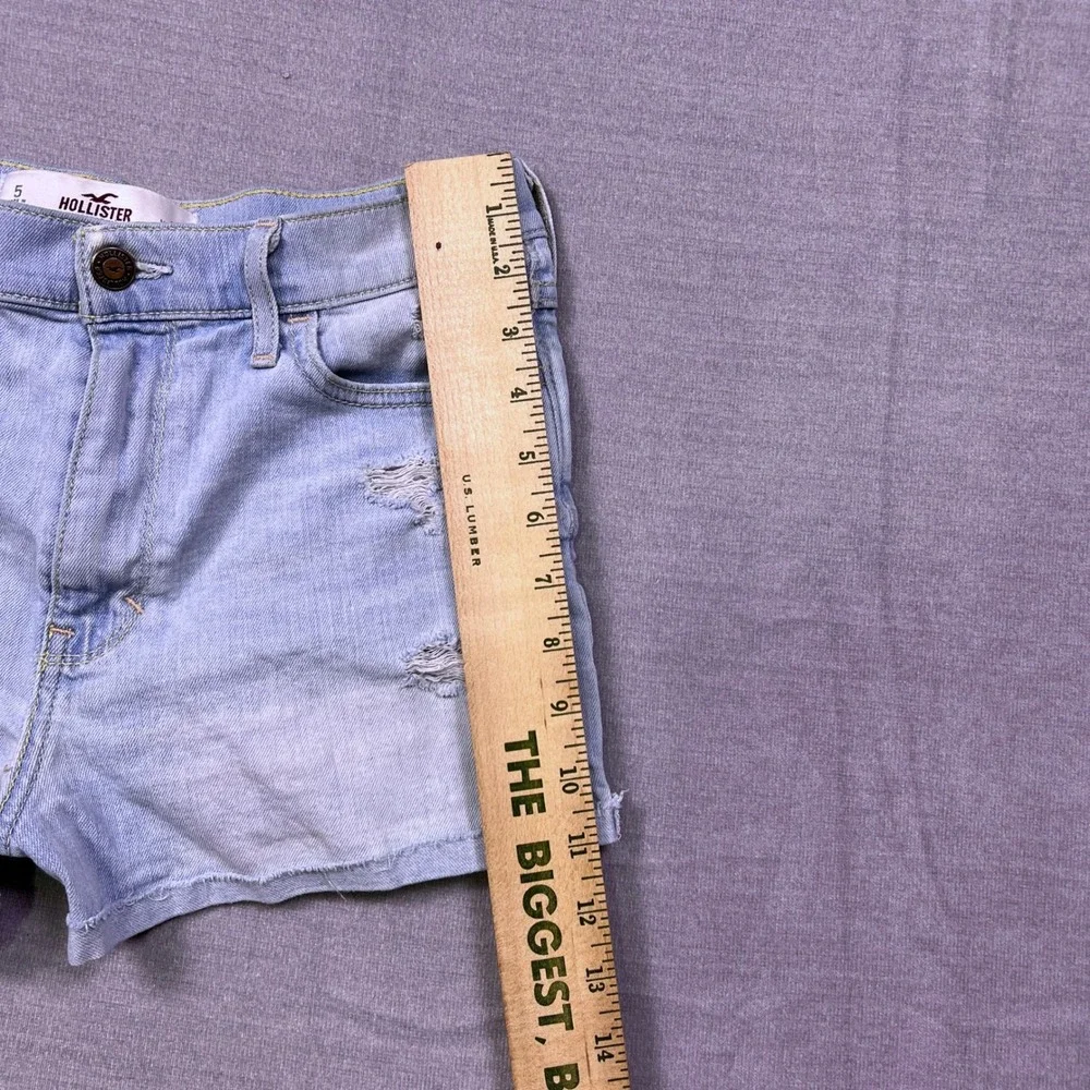Hollister California‎ Womens Light Wash Distressed Denim Shorts Size 27